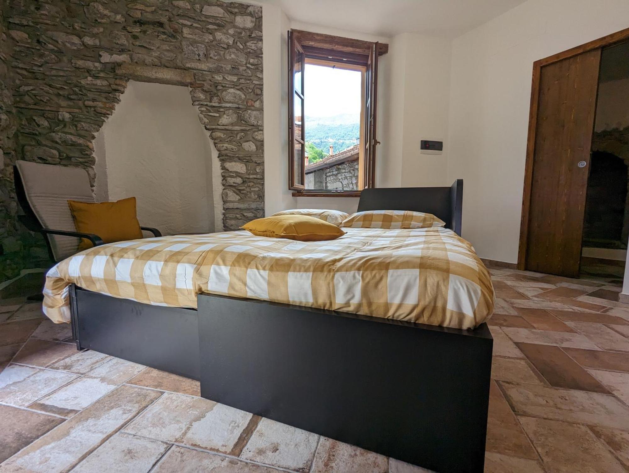 Antica Osteria Apartments Dongo Room photo